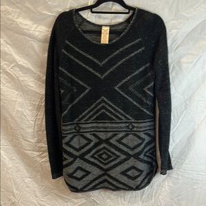 FADED GLORY BLACK AND GRAY PATTERNED SWEATER - XL 16/18